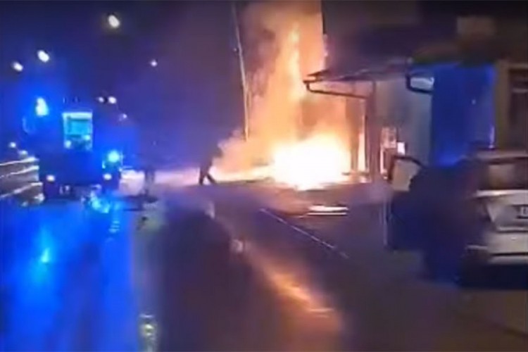 Vatra progutala vulkanizersku radnju u Sarajevu