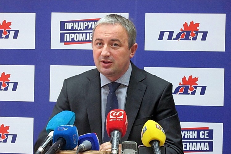 Borenović: Žali Bože propuštenih godinu dana i bačenih miliona maraka