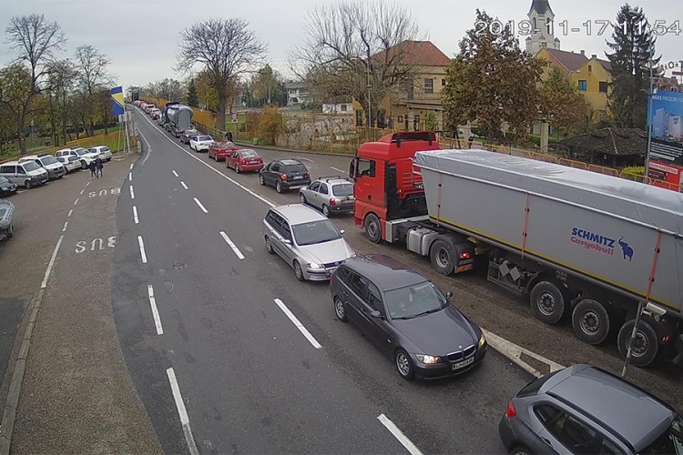Gužve na graničnim prelazima prema Hrvatskoj
