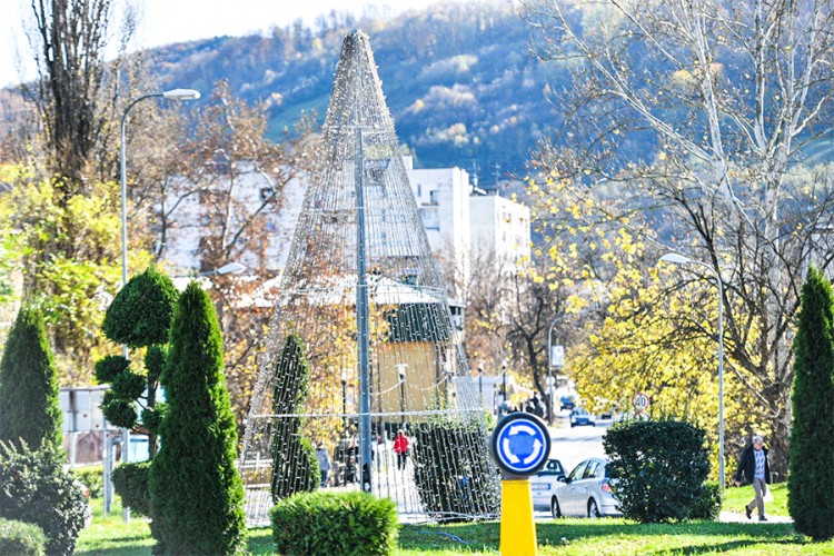 Počelo novogodišnje ukrašavanje Banjaluke
