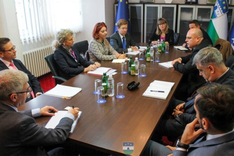 Delegacija EU u Bihaću: Migrante rasporediti širom BiH