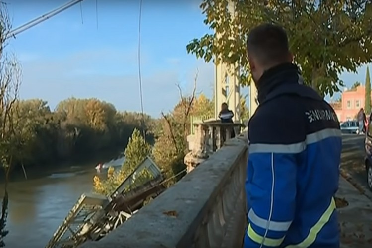 Urušio se most u Francuskoj, poginula 15-godišnjakinja