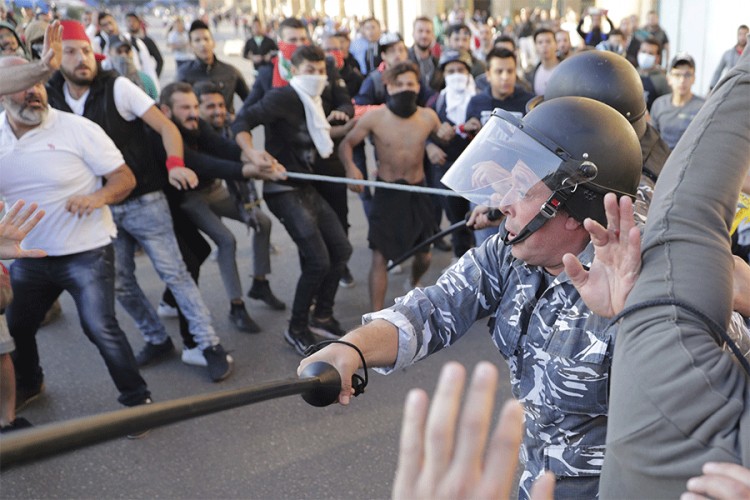 Liban: Demonstranti ne daju poslanicima da uđu u parlament