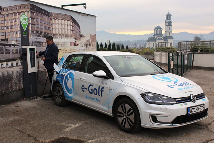 ZTC "Banja Vrućica": Instalirali punjač za električne automobile
