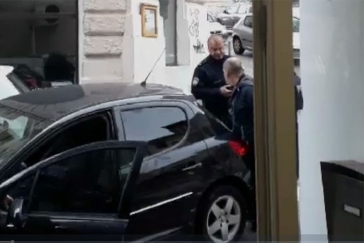 Vozač iz BiH bježao od policije pa udario u dva auta