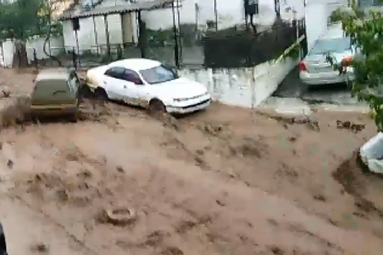 Bujice u Grčkoj nose sve pred sobom