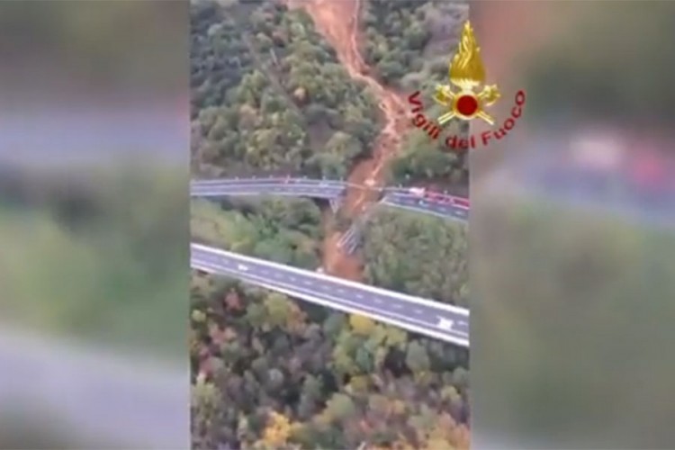 Srušio se most na autoputu u Italiji