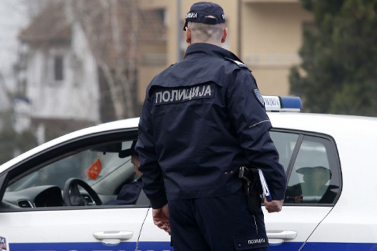 Tinejdžer otišao na rođendan kod druga, popio čašu vode i preminuo