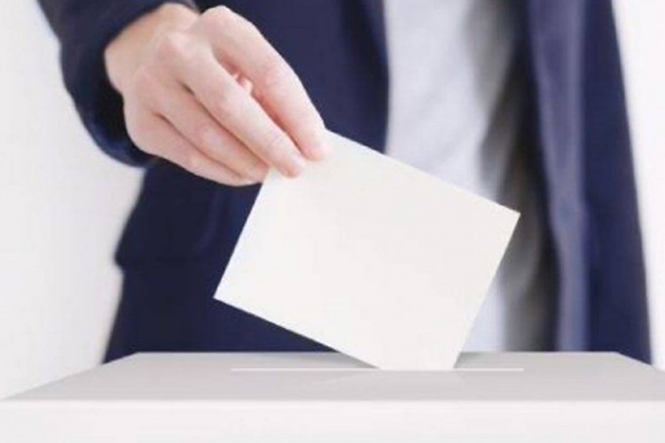 Kandidatkinja za predsjednika Hrvatske u seks šopu prikuplja potpise