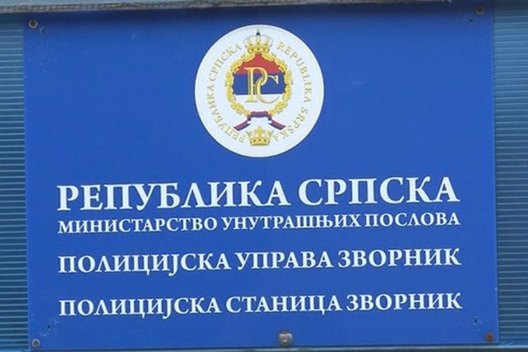 Oštećena zastava Republike Srpske u Osmacima