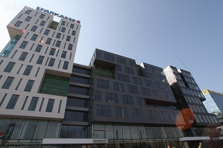 Evakuisan tržni centar Importanne u Sarajevu
