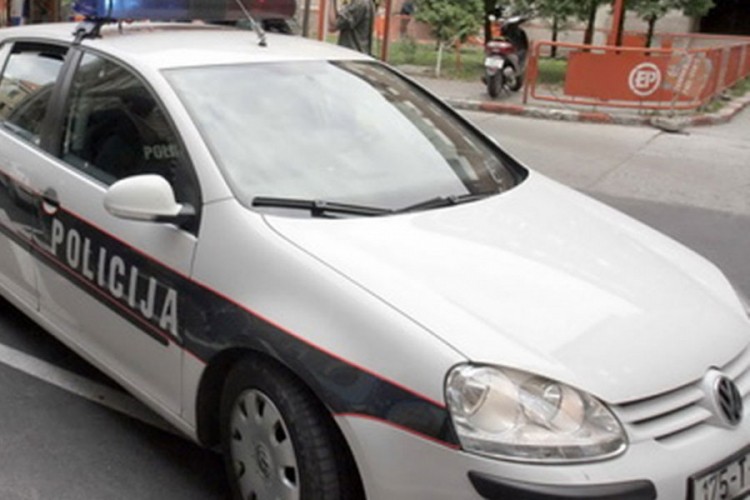 Pet povrijeđenih u prevrtanju golfa na autoputu kod Sarajeva