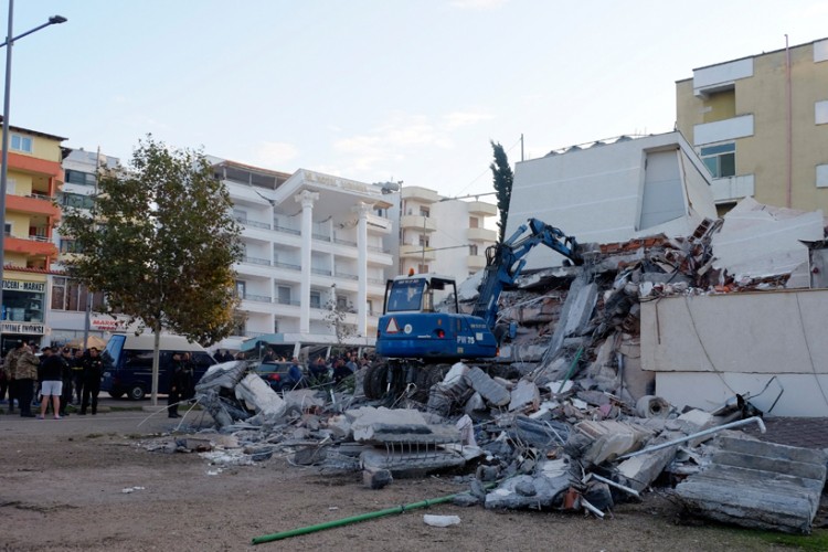 Podgorica sa 20.000 evra pomaže Tirani