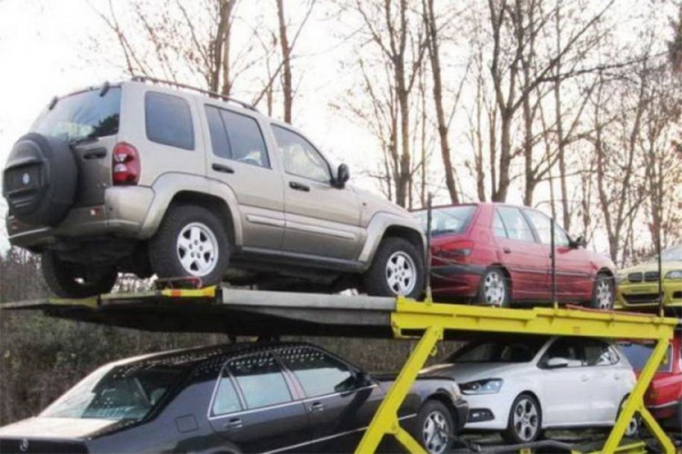 Trojka osumnjičena za ilegalan uvoz i prodaju automobila