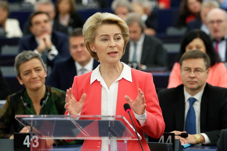 Evropska komisija počinje s radom: Mandat bez novih članica u EU