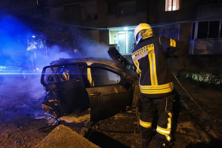 Gorio auto u Mostaru