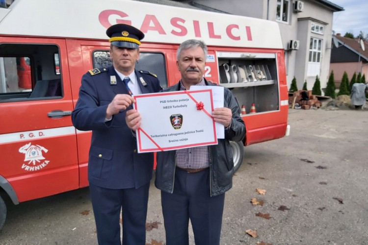 Stiglo vatrogasno vozilo, donacija iz Slovenije