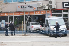 Pojavio se snimak ulijetanja automobila u izlog u Banjaluci