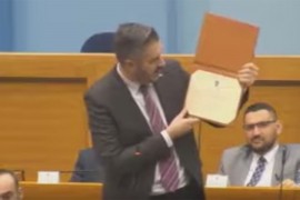 Rajčević pred poslanicima pokazao sve svoje diplome