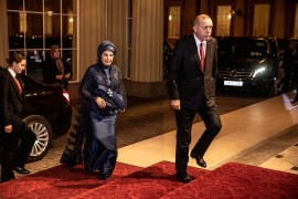 Erdoanova žena u srpskom kaputu na NATO samitu