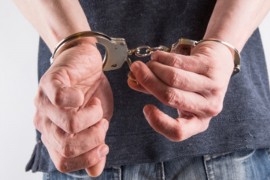 Nožem ubo policajca koji je skinuo ženu s vješala
