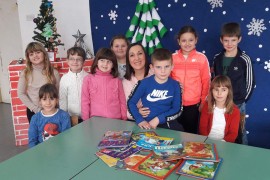 Učiteljica u biblioteku dolazi sa 10 članskih kartica
