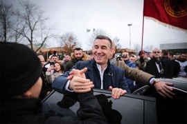 Veselji se vratio iz Haga, dočekale ga pristalice