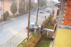 Pogledajte kako je pješak iz Doboja za dlaku izbjegao smrt