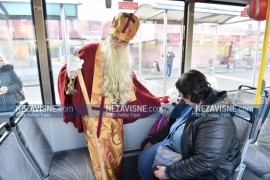 Sveti Nikola obradovao mališane u gradskim autobusima u Banjaluci