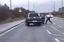 Izvukao vozača i pretukao ga nasred puta, kamera sve snimila