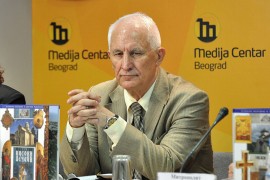 Bećković: Narod će odbraniti crkvu ili nestati