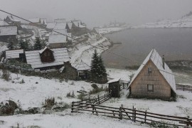 Slaba kiša, na planinama snijeg