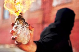 Molotovljevim koktelima na komičare koji su pravili parodiju o Isusu