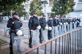 Policija blokirala centar Podgorice, vjernici ispred hrama