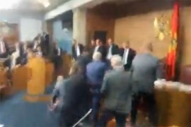 Haos u Crnoj Gori: Predsjednik Vlade pobjegao, privedeni poslanici DF-a