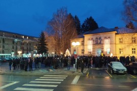 Građani Berana blokirali put, policija razbila blokadu