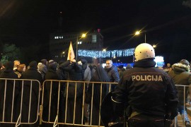 Ne jenjavaju protesti širom Crne Gore, u Podgorici policija bacila ...