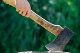 Naoružani sjekirom i nožem opljačkali pumpu