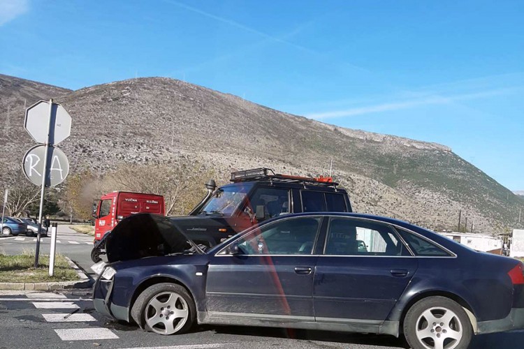 Saobraćajka kod Mostara, povrijeđene dvije osobe