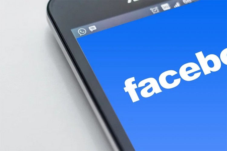Facebook će omogućiti selidbu fotografija na Google