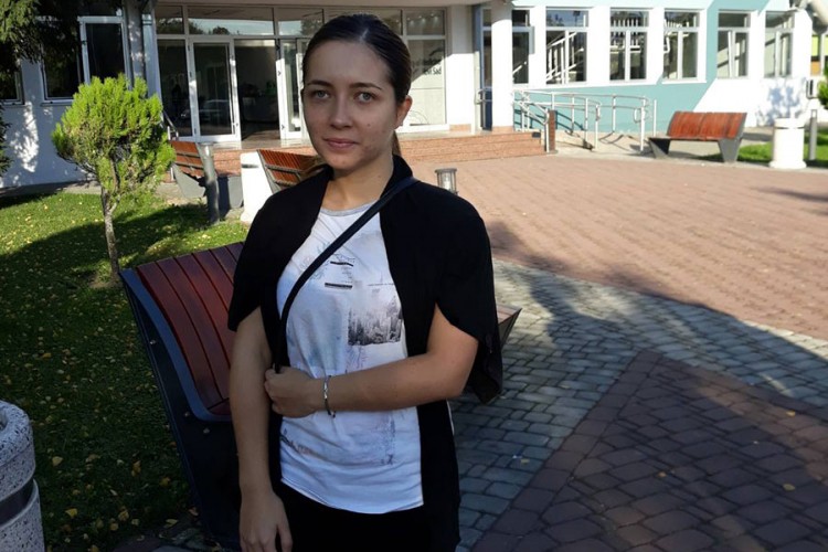 Slijepoj studentkinji iz Doboja asistentkinja velika pomoć