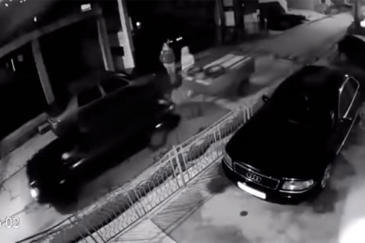 Uznemirujući snimak: Djevojku udarila auto-prikolica