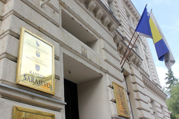 "Neko leži u zatvoru za tri metra drva, a neko ne odgovara zbog miliona"