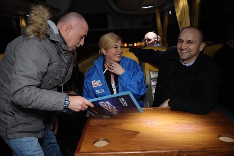 Grabar-Kitarović na početku kampanje zapjevala Tompsonove pjesme