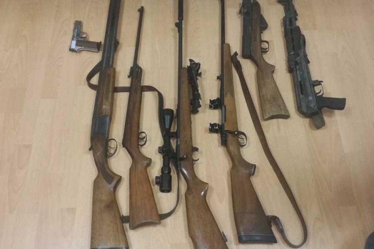Hapšenje u Banjaluci: Upucao konja, policija pronašla i arsenal oružja