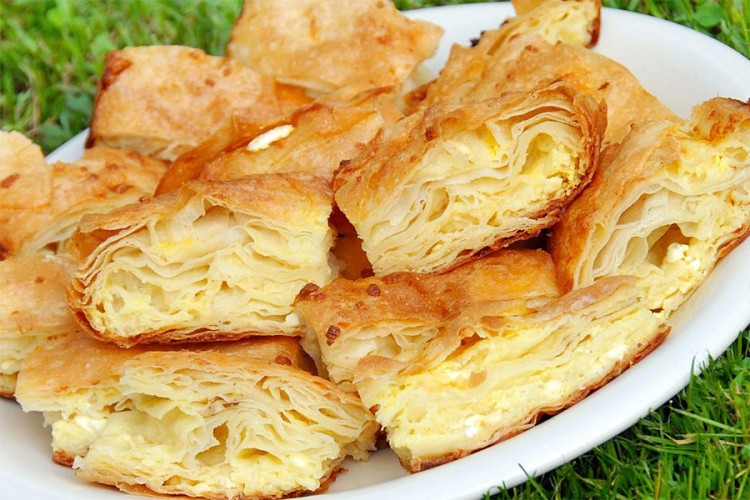 Prebrzo jela gibanicu pa se umalo ugušila