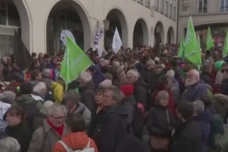 Ljudski lanac u Briselu, upozorenje na klimatske promjene