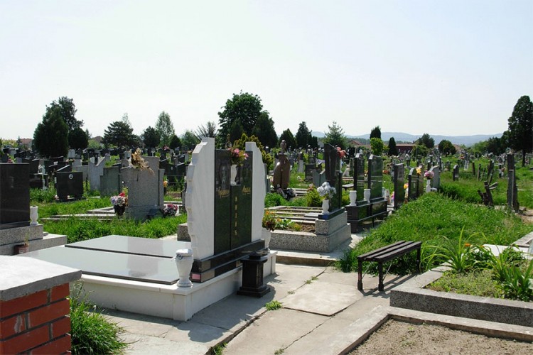 Nisu uspjeli da izvade zlatne zube, pa odnijeli cijelu vilicu pokojnice