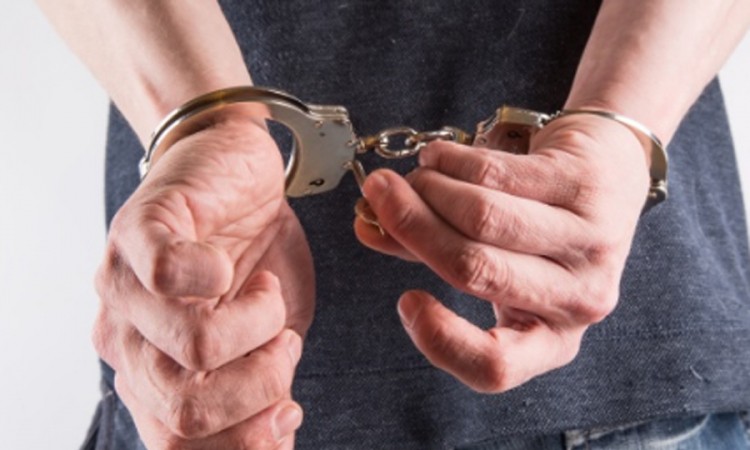 Nožem ubo policajca koji je skinuo ženu s vješala