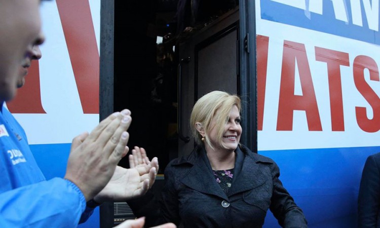 Autobus Grabar-Kitarović udario u auto i produžio dalje